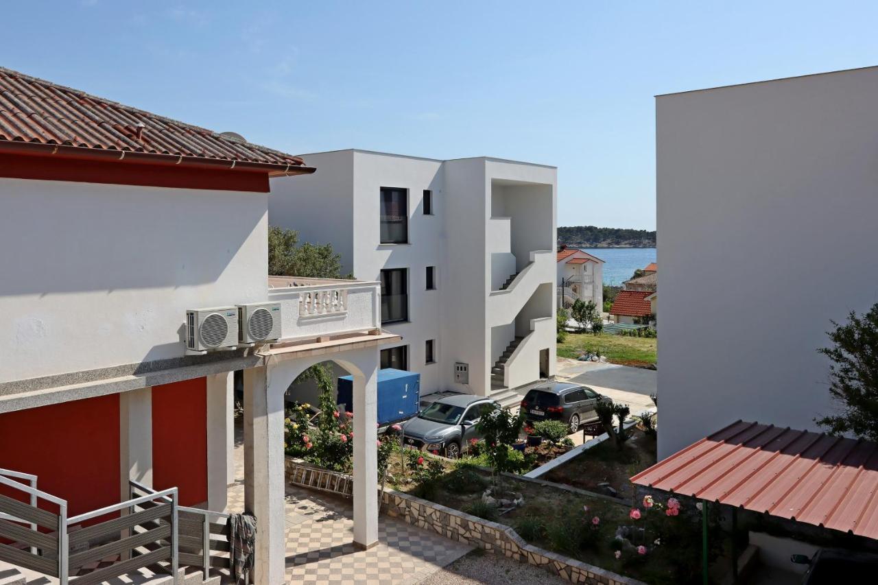 Apartments And Rooms By The Sea Banjol, Rab - 19692 Exterior photo